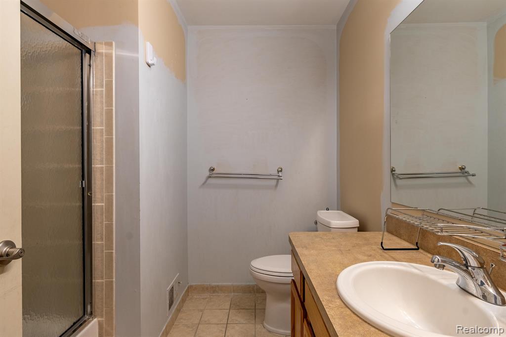 868 WOODHAVEN Drive, Commerce Twp, MI 48390 — Photo 19