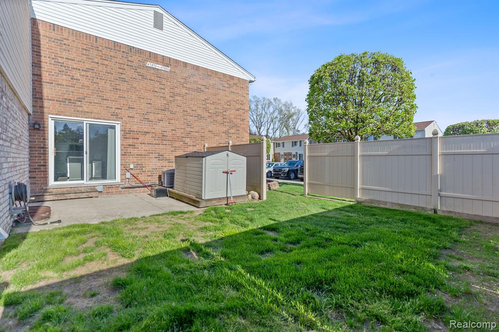 45880 KENSINGTON Street, Utica, MI 48317 — Photo 19
