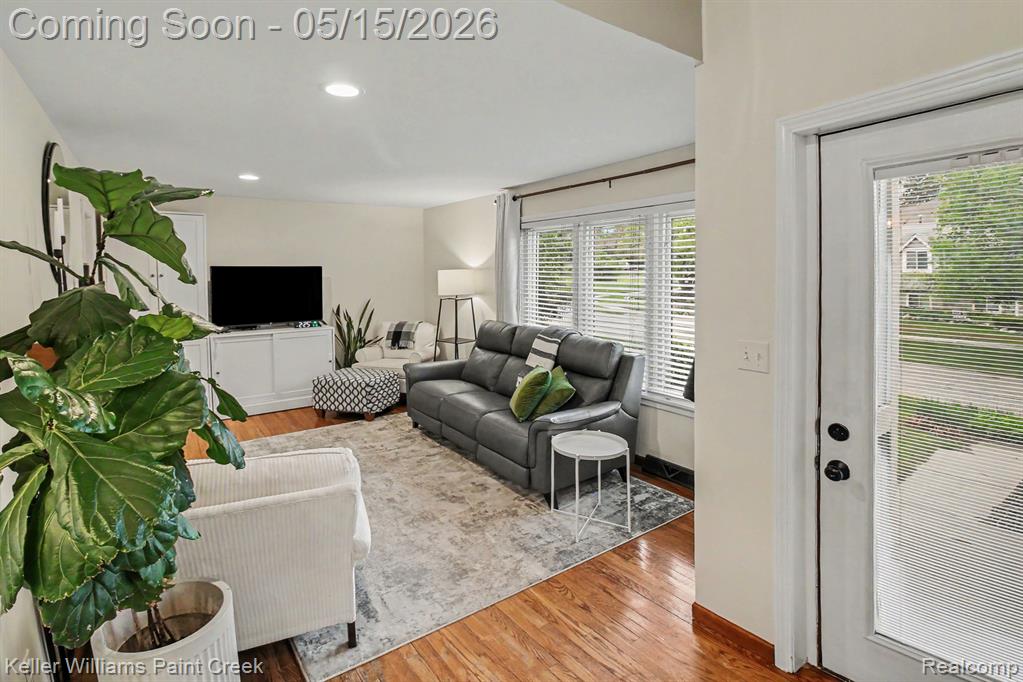 425 Cabinet Street, Milford, MI 48381 — Photo 2