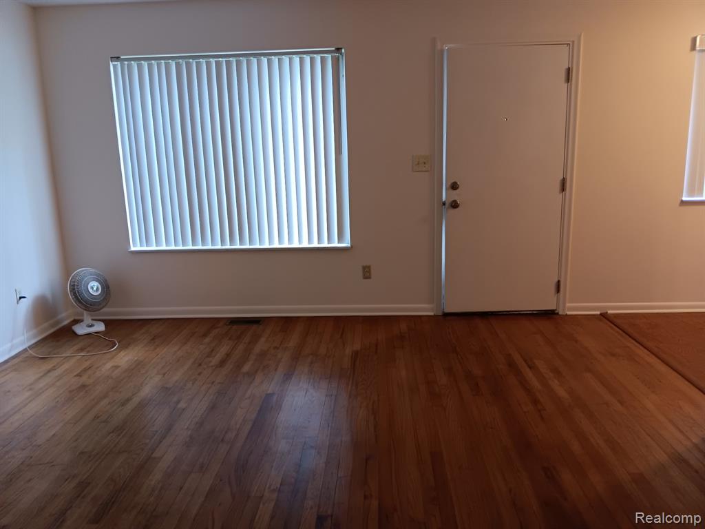 724 OCEOLA Street, Howell, MI 48843 — Photo 2