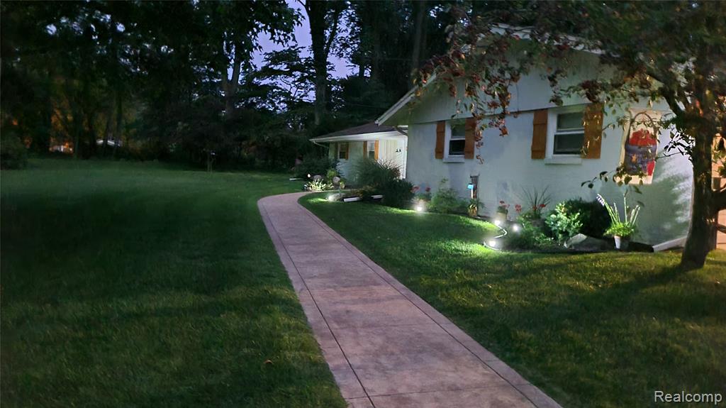 6962 Stockport Drive, Lambertville, MI 48144 — Photo 36