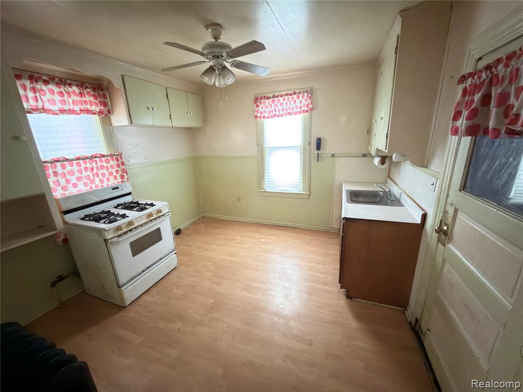 24 W James Street, River Rouge, MI 48218 — Photo 12