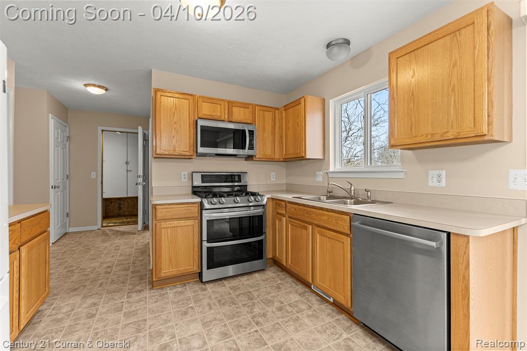 7545 Herbst Road, Brighton, MI 48114 — Photo 6