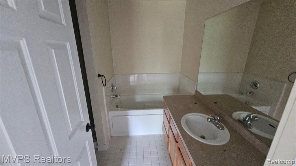 540 Clairpointe Woods Drive, Detroit, MI 48215 — Photo 5