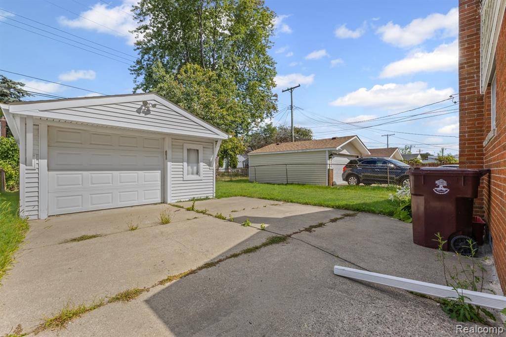 7519 Superior, Center Line, MI 48015 — Photo 4