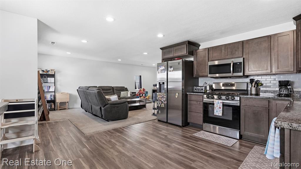 15586 Pine Street, Monroe, MI 48161 — Photo 10