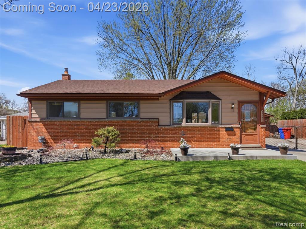 33143 Vista Way, Fraser, MI 48026 — front exterior