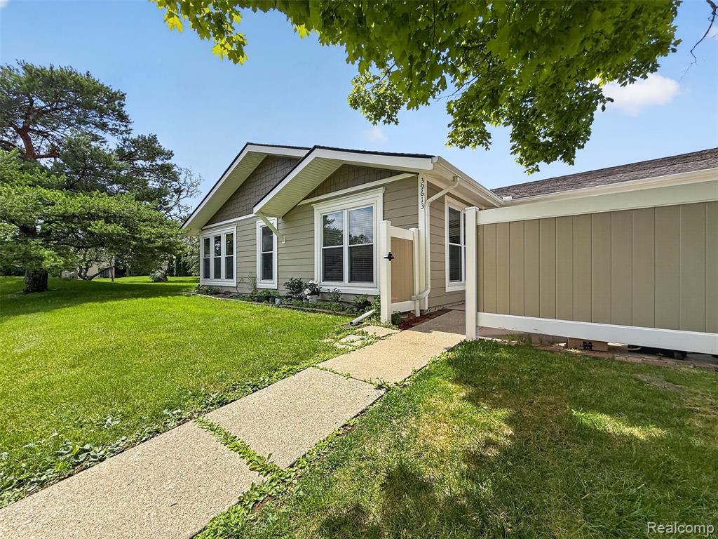 39613 Village Wood Lane, Novi, MI — Photo 3