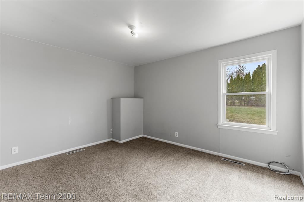 4390 Cass Elizabeth Road, Waterford, MI 48328 — Photo 18