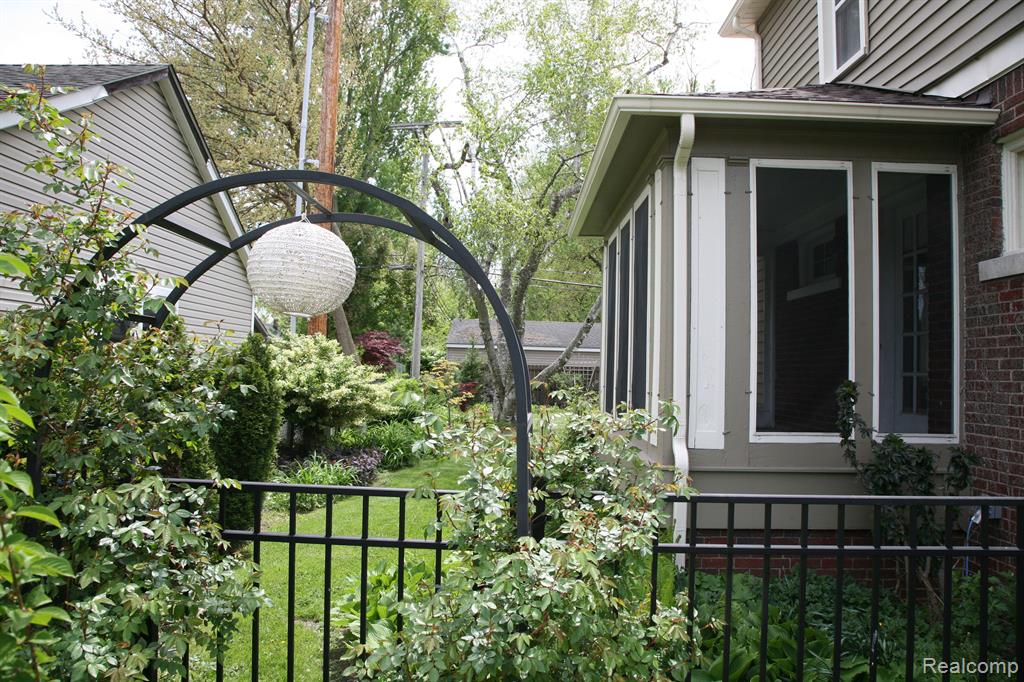 717 W 12 MILE Road, Royal Oak, MI 48073 — Photo 27
