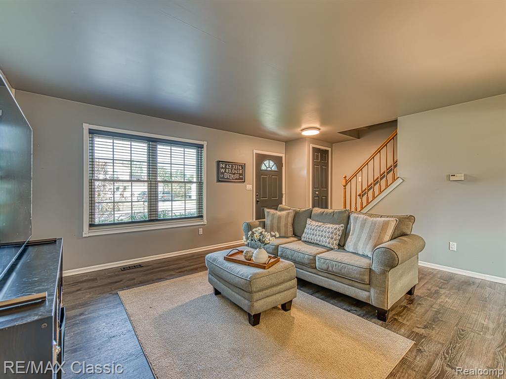 286 Waterlily, Whitmore Lake, MI 48189 — Photo 12