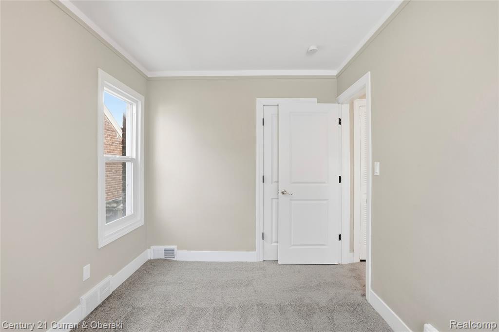 6640 Yinger Avenue, Dearborn, MI 48126 — Photo 17