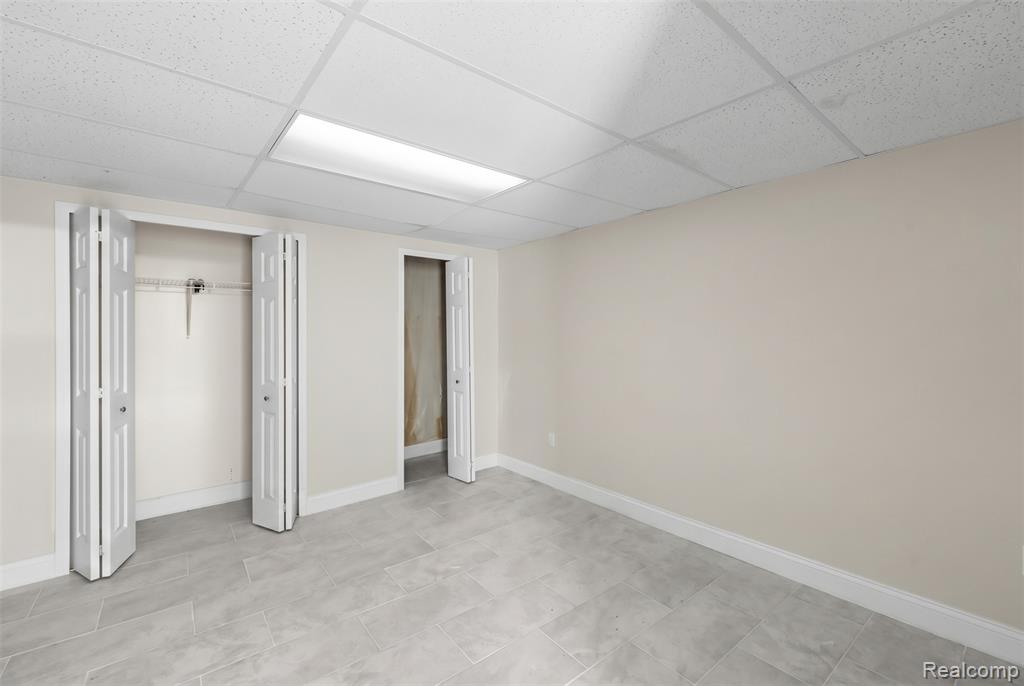 7386 Woodlore Drive, West Bloomfield, MI 48323 — Photo 33
