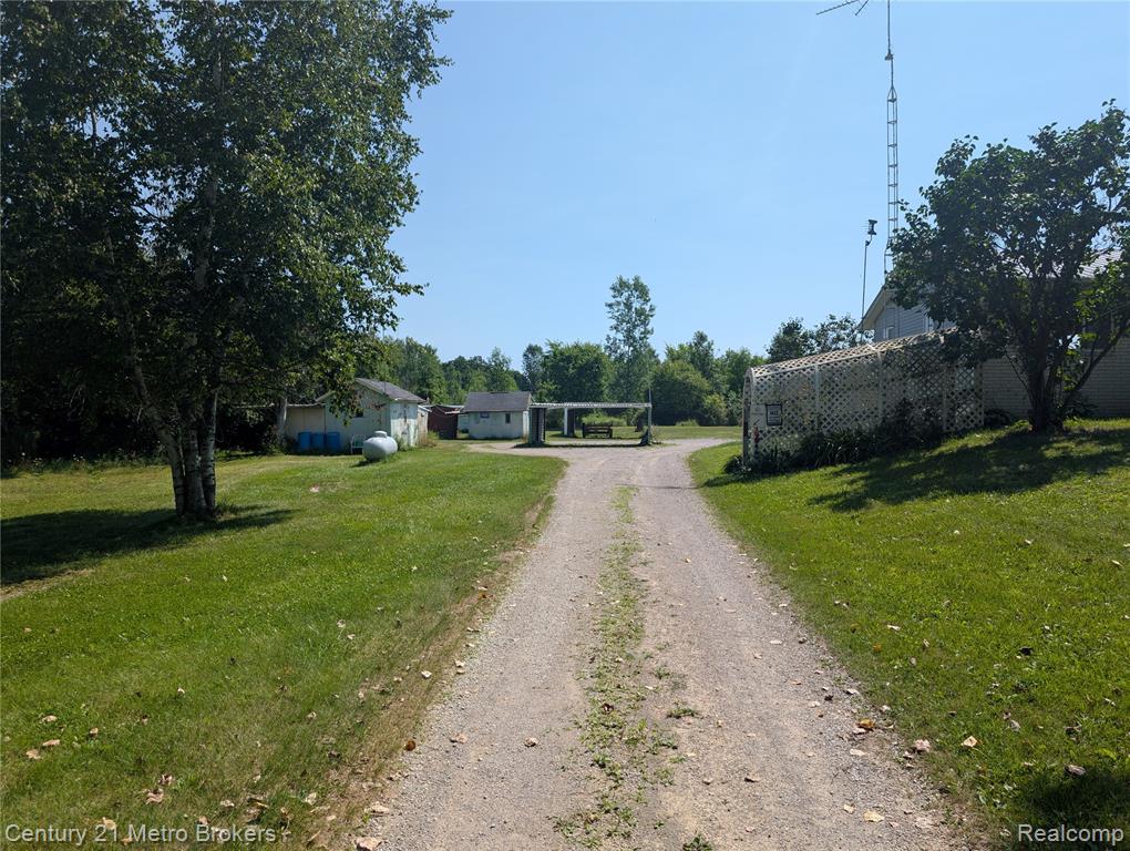10190 Oak Road, Otisville, MI 48463 — Photo 36