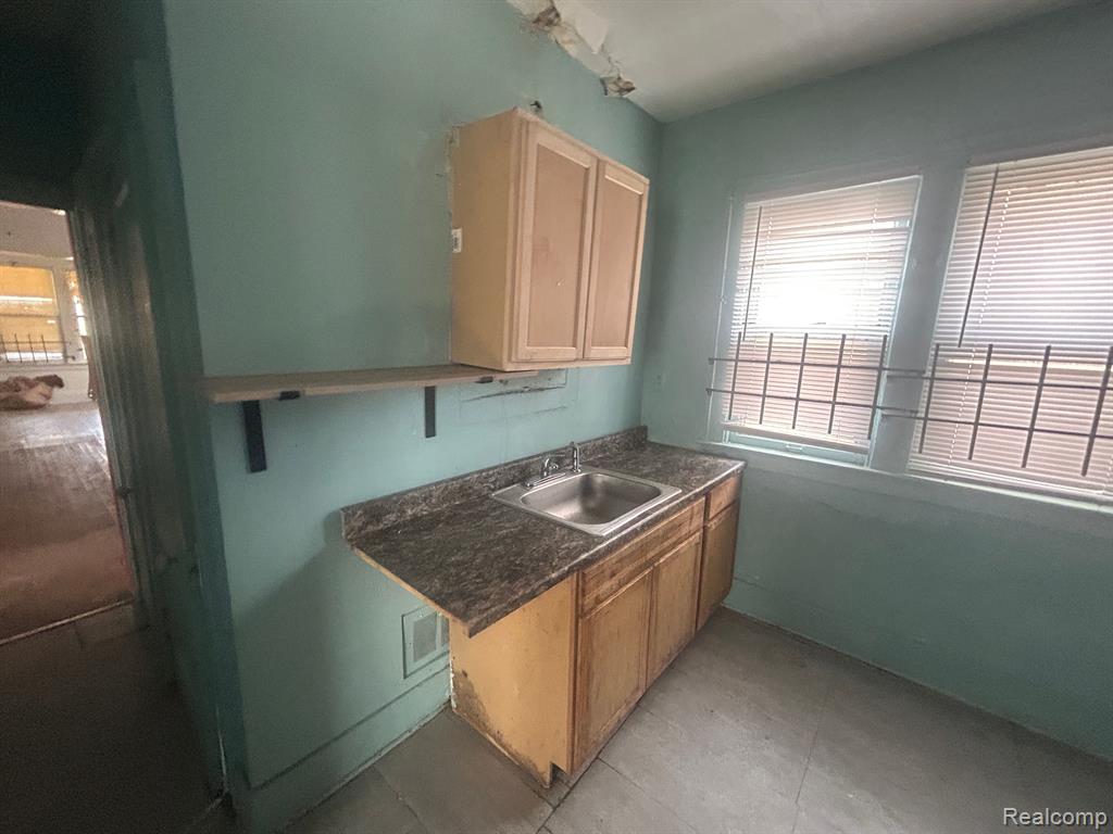 4548 COOPER Street, Detroit, MI 48214 — Photo 25