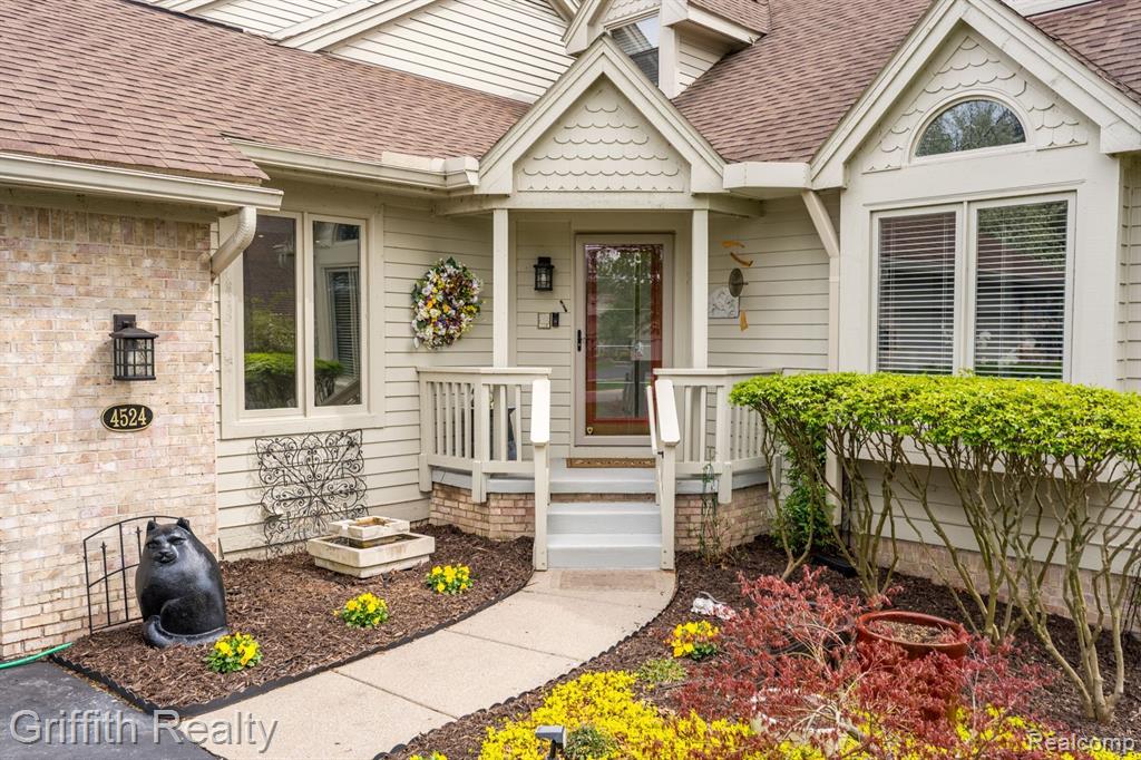 4524 GLEN EAGLES Drive, Brighton, MI 48116 — Photo 8