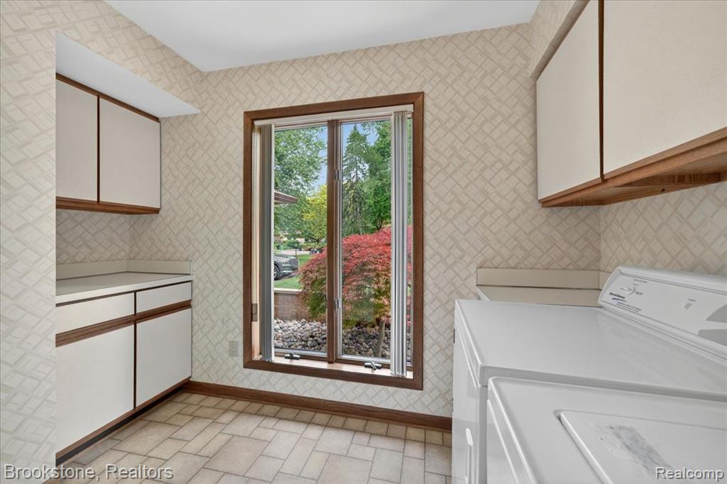2610 Vanel Court, West Bloomfield, MI 48324 — Photo 20