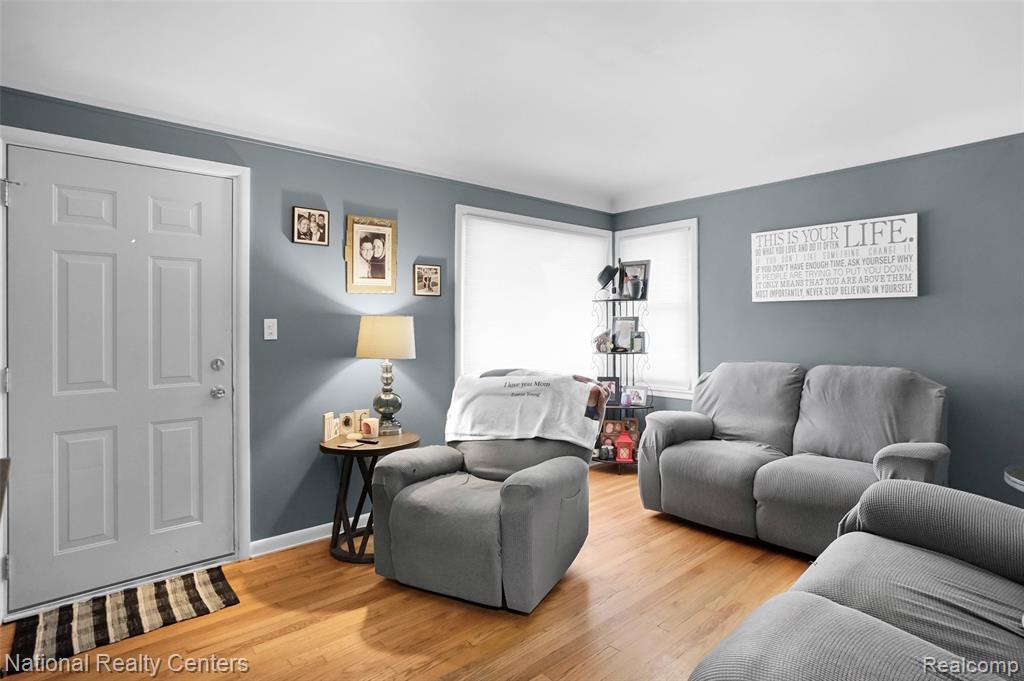 951 E Garfield Avenue, Hazel Park, MI 48030 — Photo 7