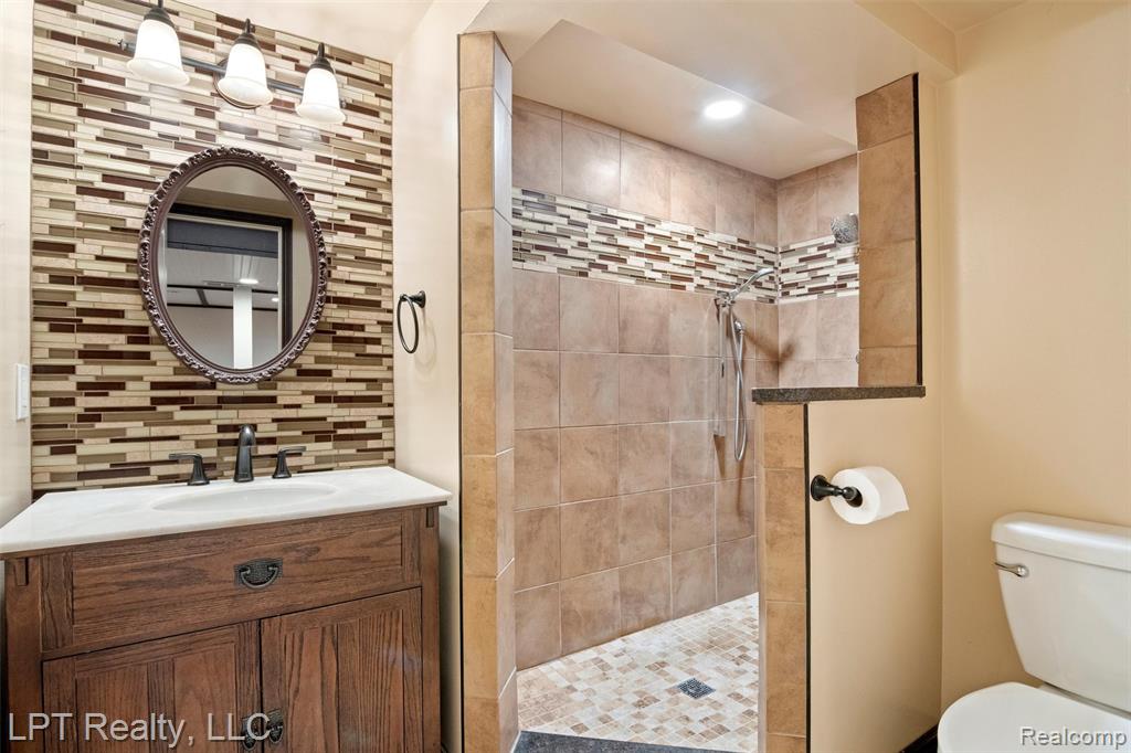 38201 Carolon Boulevard, 17B, Westland, MI — Photo 26