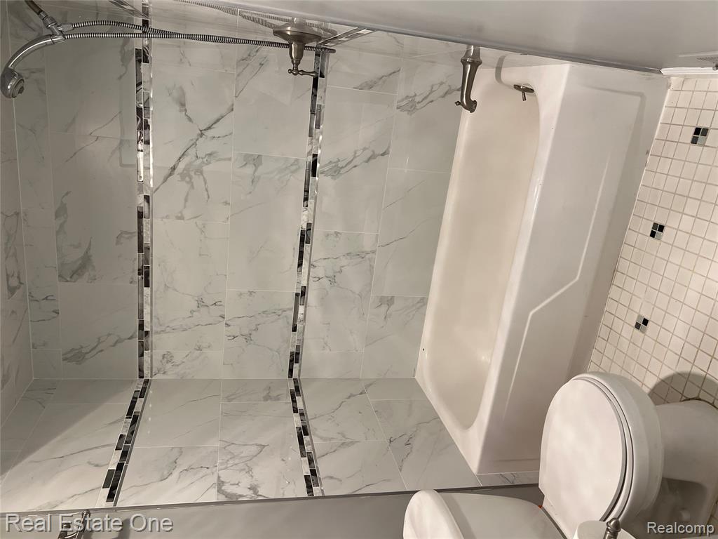 754 E Fox Hills Drive, Bloomfield Hills, MI 48304 — Photo 15