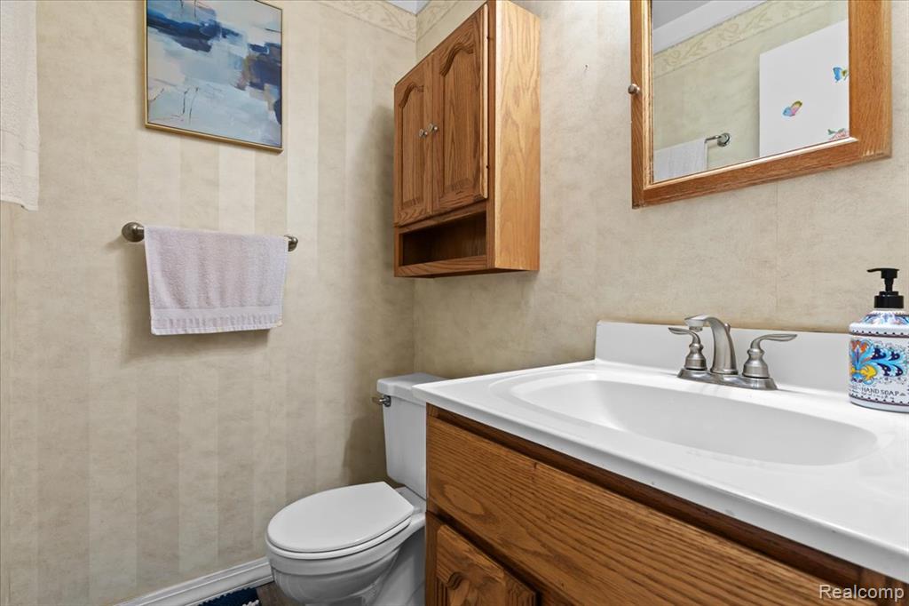 24243 Bashian Drive, Novi, MI — Photo 14