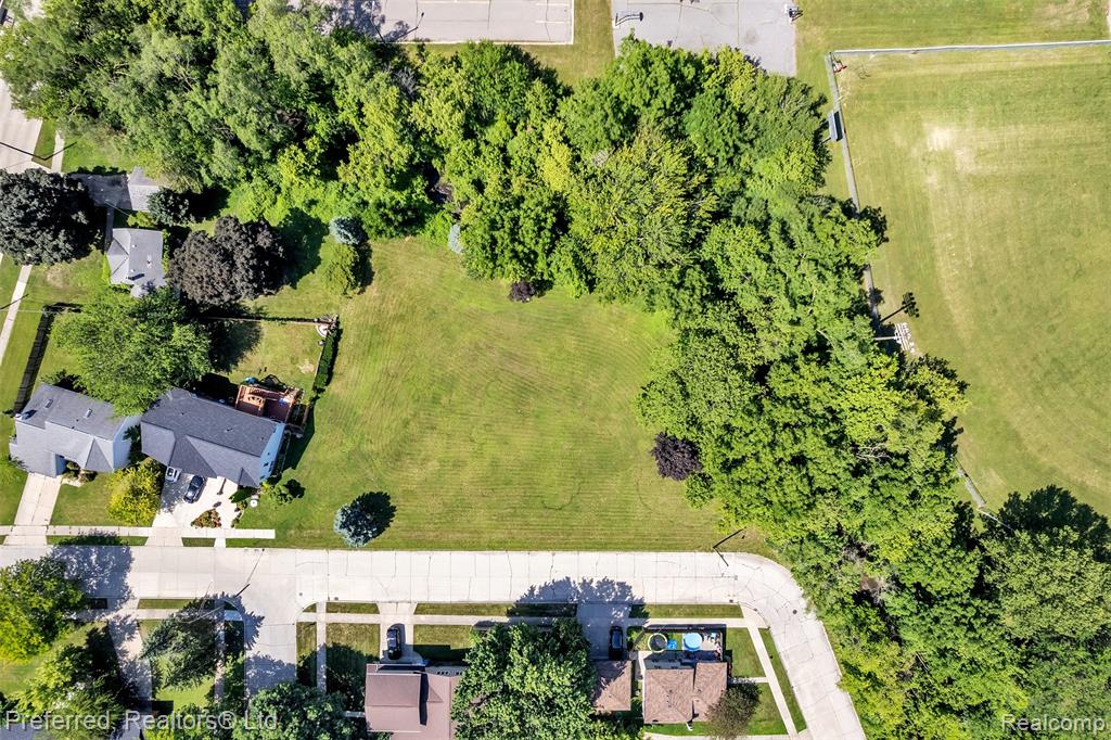 000 HANOVER Street, Dearborn Heights, MI 48125 — Photo 9