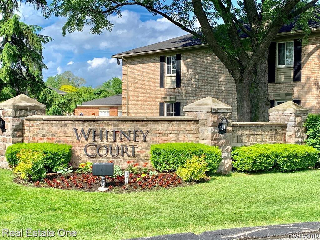 6121 ORCHARD LAKE, 202, West Bloomfield, MI — Photo 2