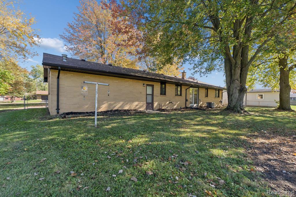 241 Raleigh Place, Lennon Vlg, MI 48449 — Photo 38