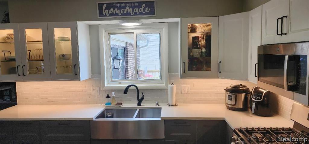 210 N PRINCESS Drive W, Canton, MI 48188 — Photo 13