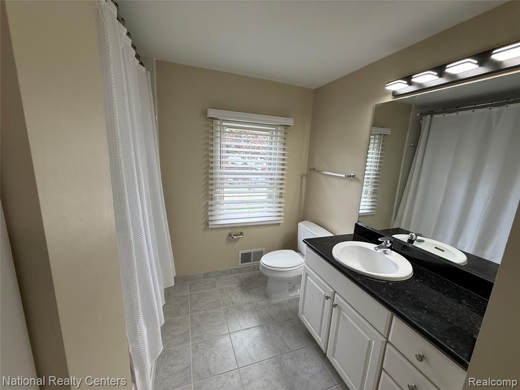 5888 Red Coat Lane, West Bloomfield, MI — Photo 30