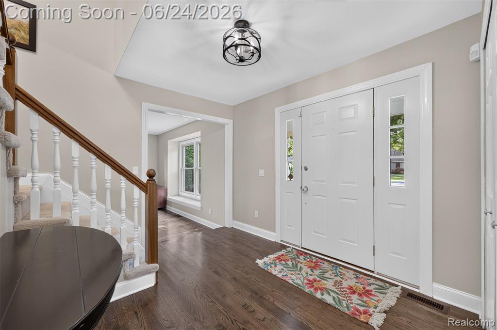 7556 Olde Sturbridge Trail, Clarkston, MI 48348 — Photo 2