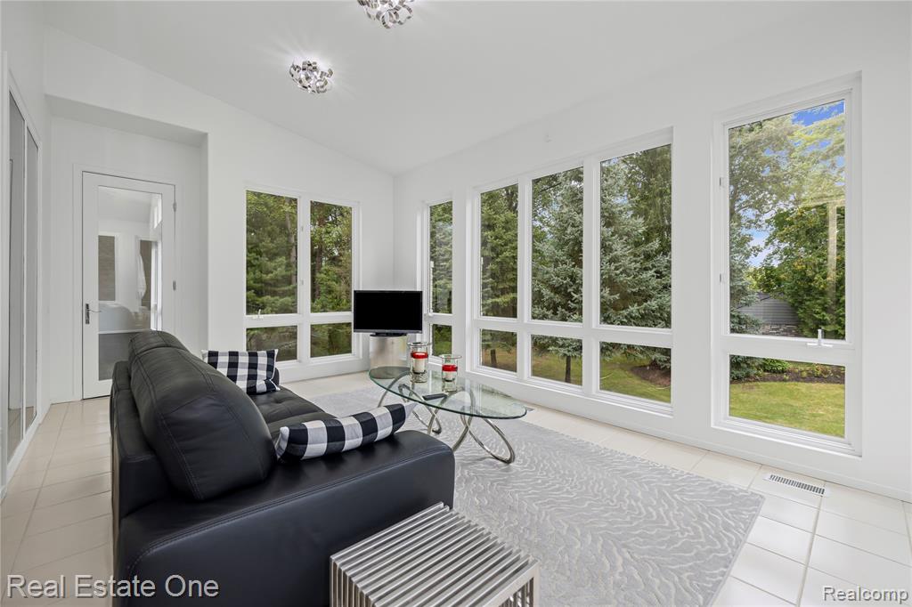 6570 Alden Drive, West Bloomfield, MI 48324 — Photo 8
