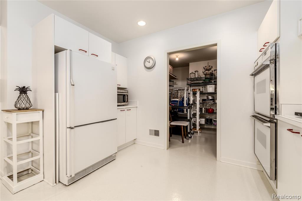 4054 Cranbrook Court, Bloomfield Hills, MI 48301 — Photo 42