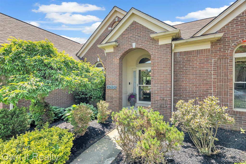 45693 Radnor Road, Canton, MI 48187 — Photo 2