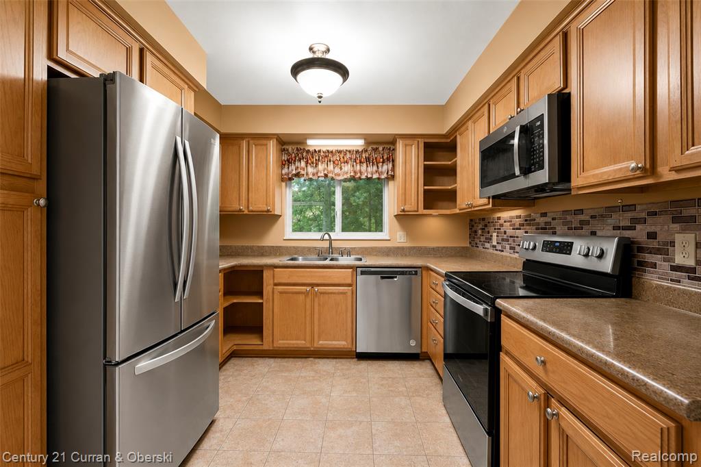 4652 Patrick Road, West Bloomfield, MI — Photo 11