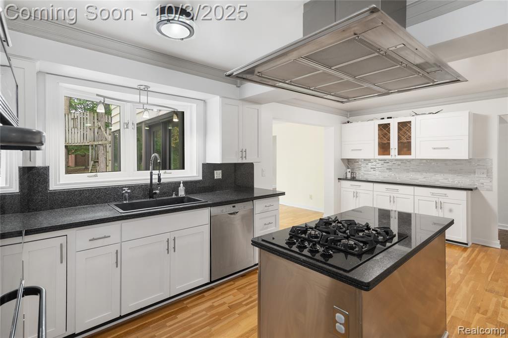 5130 Lake Bluff Rd, West Bloomfield, MI 48323 — Photo 5