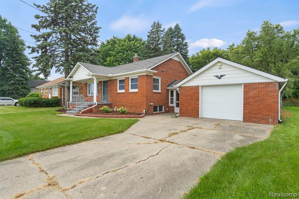 48435 ROMEO PLANK Road, Macomb, MI 48044 — Photo 2