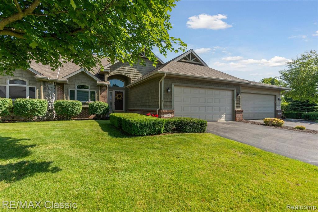 1202 ARBOR RIDGE Drive, 2, Brighton, MI 48116 — Photo 2