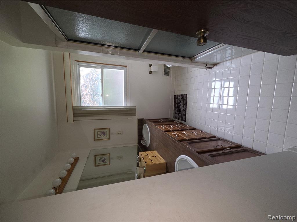 5379 Winchester Drive, Troy, MI 48085 — Photo 28