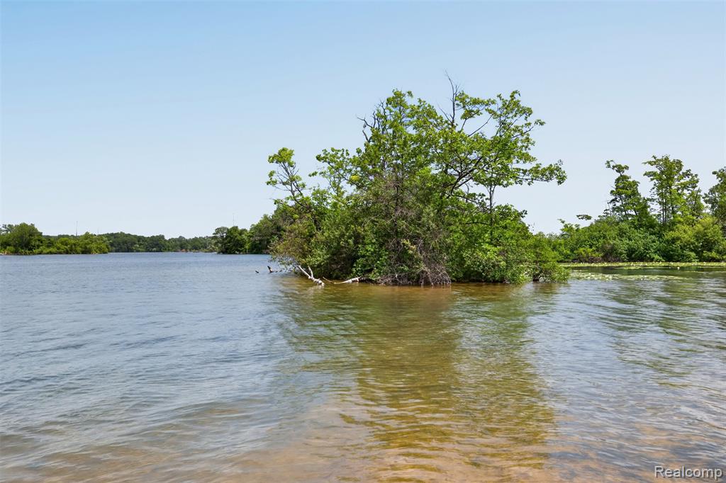 VAC Island on Pontiac Lake, White Lake, MI — Photo 4