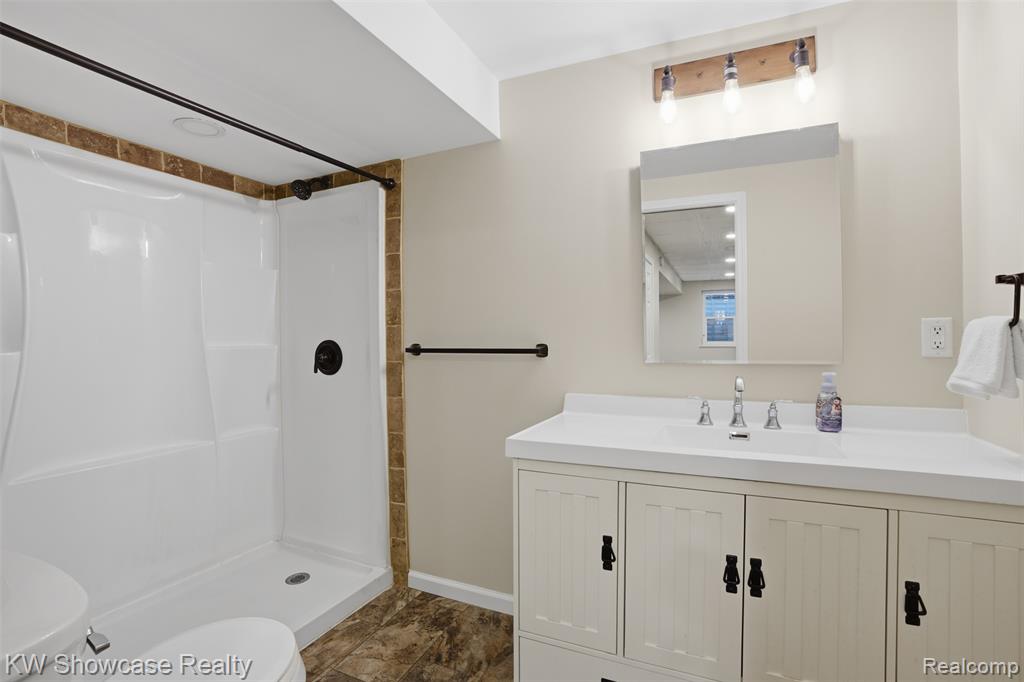 2015 Huntingdon Drive, Wixom, MI 48393 — Photo 32