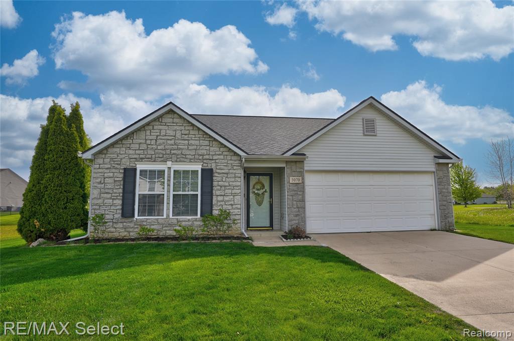 3070 Elk Creek Drive, Swartz Creek, MI 48473 — front exterior