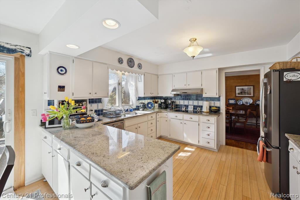 4538 COMANCHE Drive, Okemos, MI 48864 — Photo 12