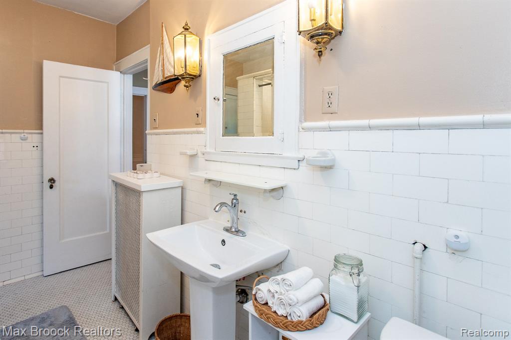 736 CHICAGO Boulevard, Detroit, MI 48202 — Photo 47