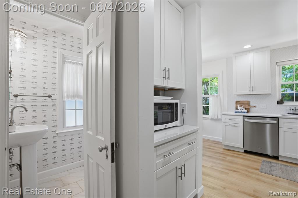 448 Allard Avenue, Grosse Pointe, MI 48236 — Photo 16