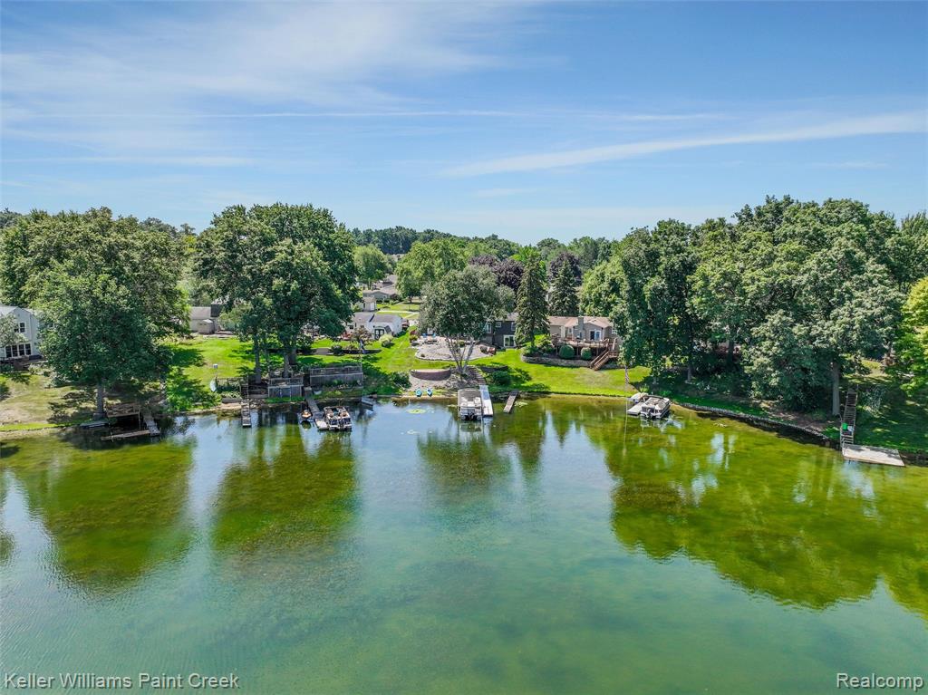5842 Pleasant Drive, Waterford, MI 48329 — Photo 43