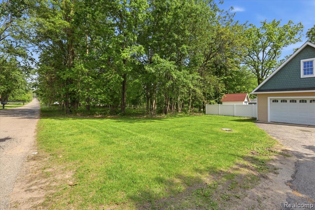 5685 Crescent Road, Waterford, MI 48327 — Photo 43