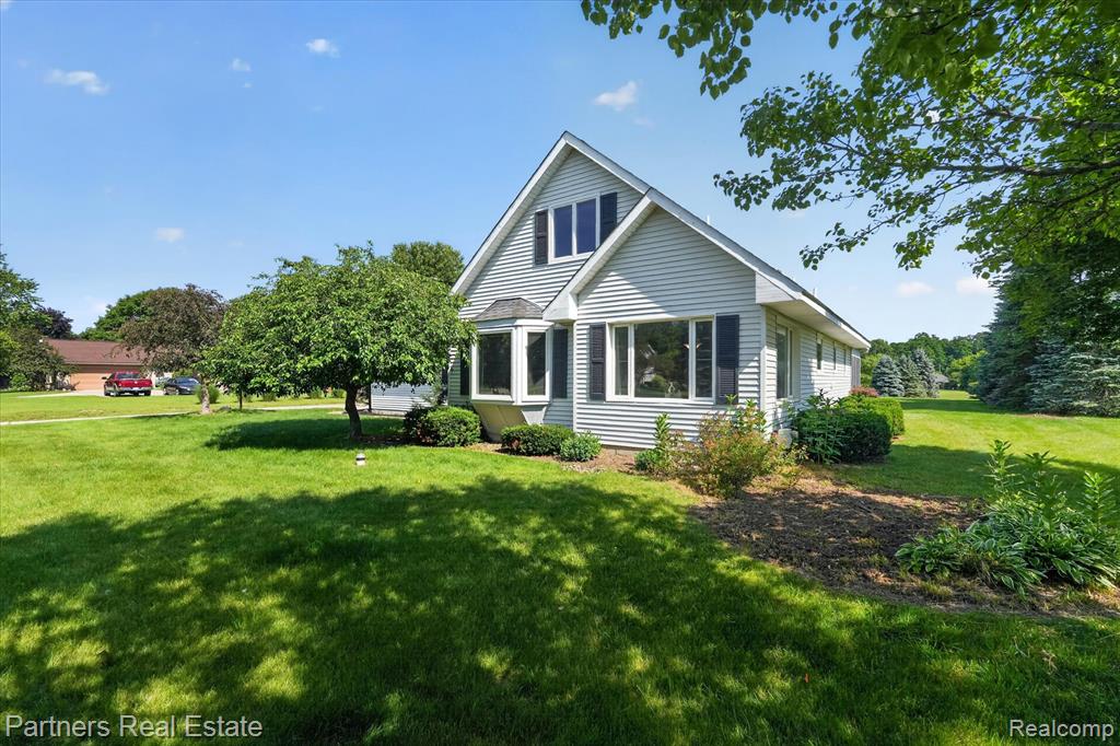 9145 Apple Orchard Drive, Fenton, MI 48430 — Photo 2