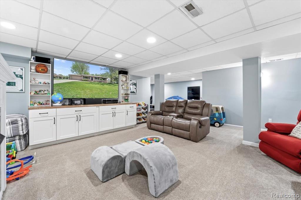 422 Robert Court, Auburn Hills, MI 48326 — Photo 12