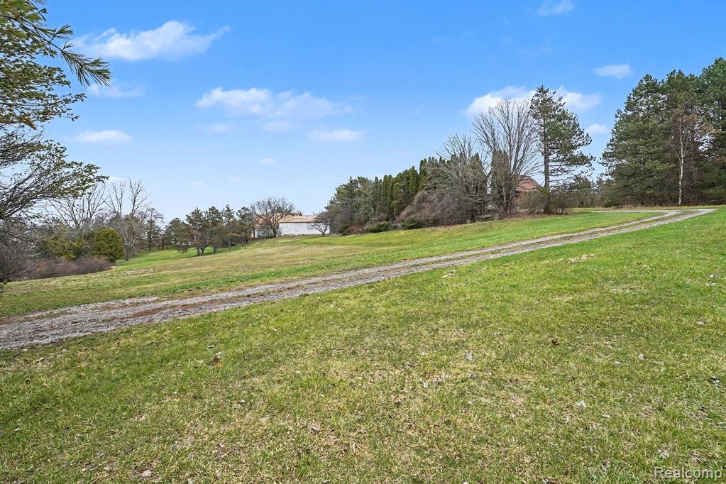 4385 Warwick Circle Drive, Grand Blanc, MI 48439 — Photo 15